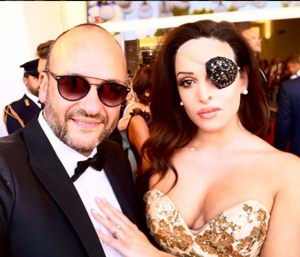 Asit saldırısına uğrayan model kırmızı halıyı salladı