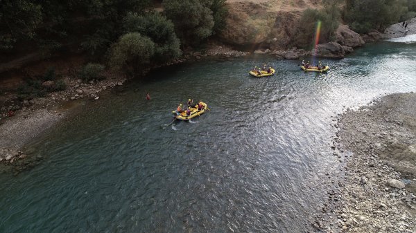 Çatak’ta rafting yapılıyor