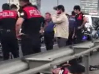 E-5 otoyolunda motorize polis ekipleri kaza yaptı