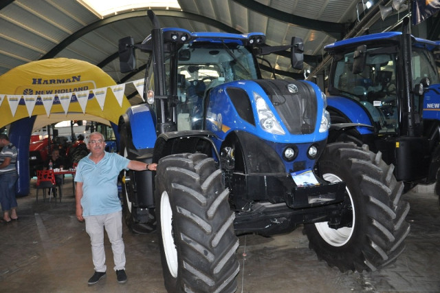 Fuarda Sergilenen 1 Milyon Liralık Dev Traktör Büyük Ilgi Görüyor