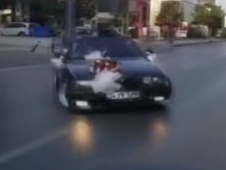 Gelin aracıyla cadde ortasında drift