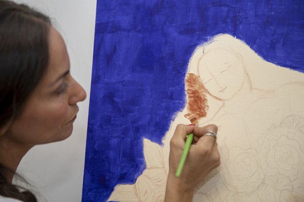 Hayallerini kadın ve kedi figürlerine yansıtıyor