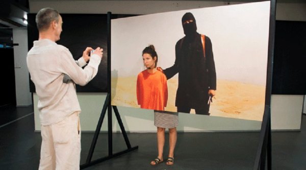 Hollanda’da DEAŞ’lı sergi