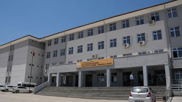 Kadrolu öğretmenlere 23 il için devir isteği