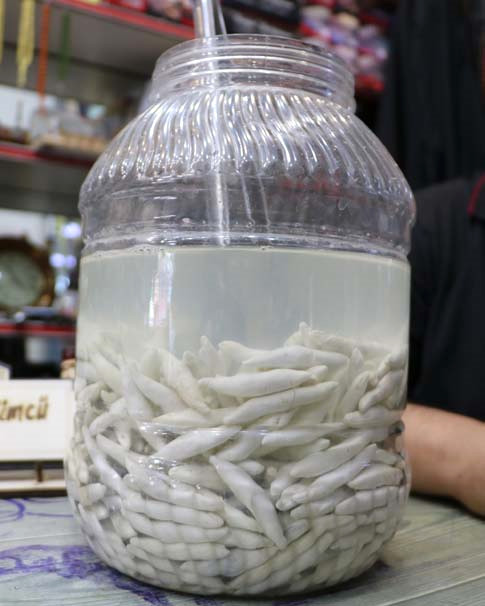 Kenger Bitkisinden Elde Edilen Sakızın Kilosu Bin Lira Olunca Taneyle Satılmaya Başladı