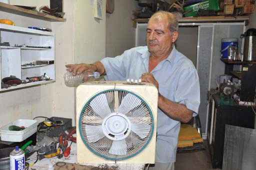 Maddesel Durumu Olmayan Marangoz, Yarım Litre Suyla Tüm Gün Çalışan Klima Üretti