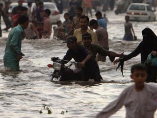 Muson yağmurlarından 78 bin kişiyi etkiledi