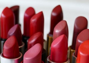 Ruj seçimi dişlerin gerçek rengini ortaya çıkarıyor