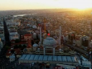 Sivas Kongresi için Taksim'de merasim düzenlendi