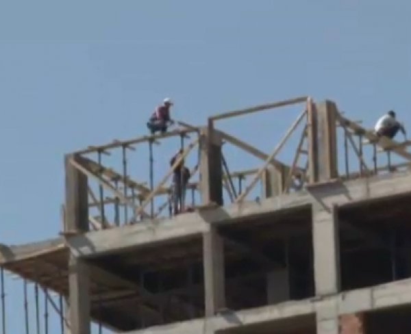 Sivas'ta bir inşaatta yapılan güvenliksiz mesai