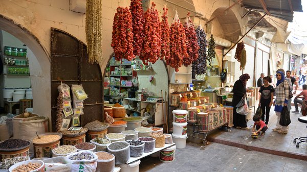 Tarihi şehrin baharat kokan çarşısı