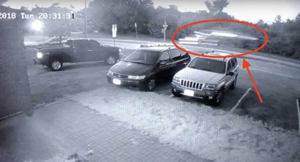 Tesla aracının metrelerce uçtuğu anlar