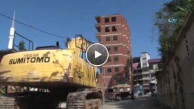 Rize de Yaşanan Selde Gündeme Gelen 7 Katlı Bina Bugün Yıkılacak