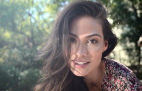 23 yaş küçük sevgilisi ile evlendi