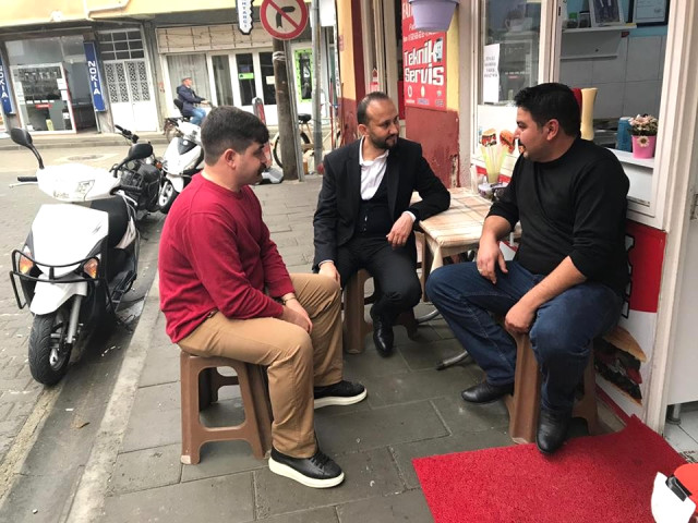 Gençlerden AK Parti'li Erürker'e Büyük Ilgi