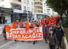 Mersin'de kadınlardan şiddete aleyhinde renkli yürüyüş