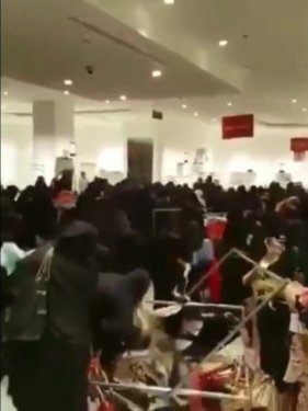 Suudi Arabistan’da indirim çılgınlığı