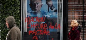 Protestolar Fransa ekonomisini baltaladı