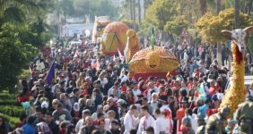 Festival 70 ton meyveyle renklendi