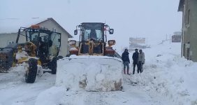 Mahsur kalan yaylacılar kurtarıldı