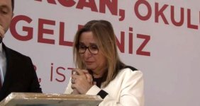 Ticaret Bakanı Pekcan'ın Güç Anları! Hediyesini Görünce Gözyaşlarına Dominant Olamadı