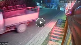 Kaldırımdan Kurtardığı Araçla İnşaat Boşluğuna Böyle Düştüler