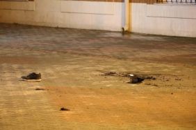 Madde bağımlısı, cami avlusunda kendini yaktı