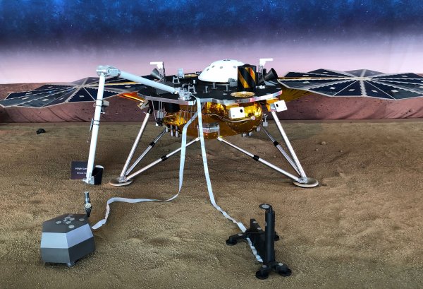 NASA Mars kaşifi Insight’ı indirmeye hazırlanıyor