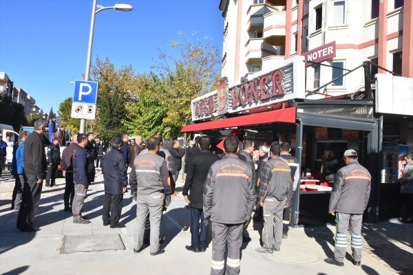 İstiklal Marşı ile yıkıma önlemek istediler