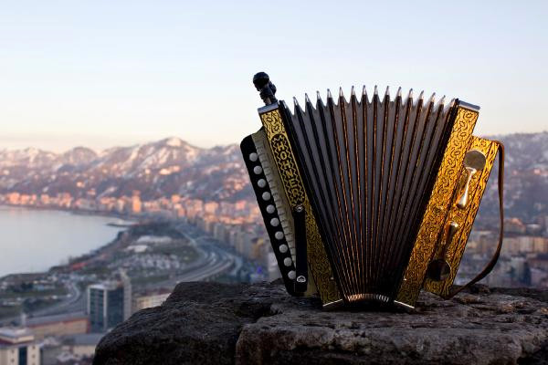 Karadeniz in En Popüler Enstrümanı Armonika, Unutulmaya Yüz Tuttu
