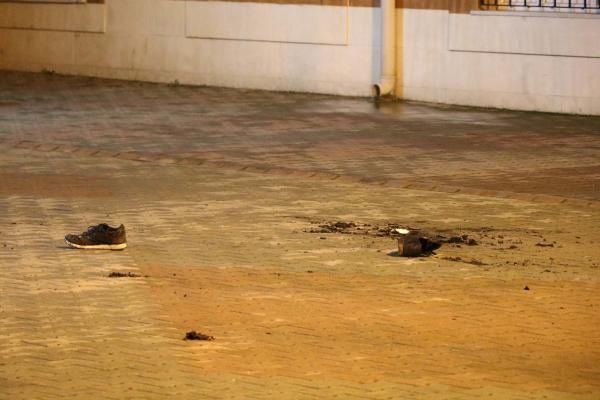 Madde bağımlısı, cami avlusunda kendini yaktı