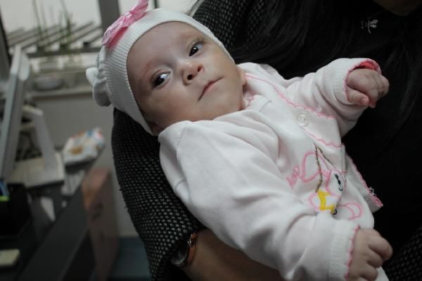 Türkiye’de bir ilk: 285 gram doğan Elçin bebek hayata tutundu