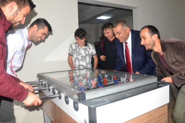 Erdoğan Bıyık, Gençlere Taş Çıkarttı