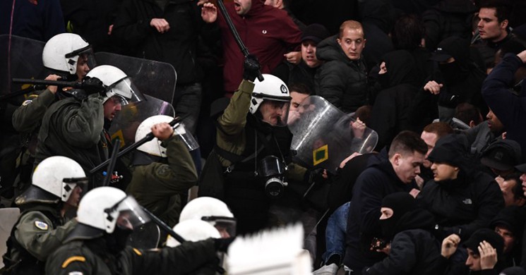 AEK-Ajax Maçında Kıyamet Koptu!