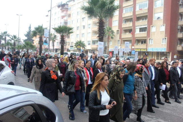 AK Parti'den 25 Kasım Kadına Karşın Güçlü Olarak Uğraş Etkinliği