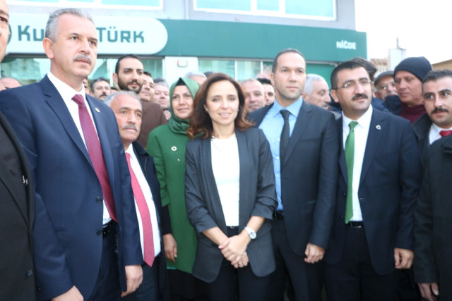 AK Parti Niğde Belediye Başkanı Adayı Özdemir'e Coşkulu Karşılama
