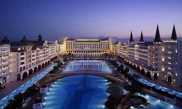 Antalya'daki Dünyaca Meşhur Mardan Palace Hotel, Titanic Hotels'e Kiralandı