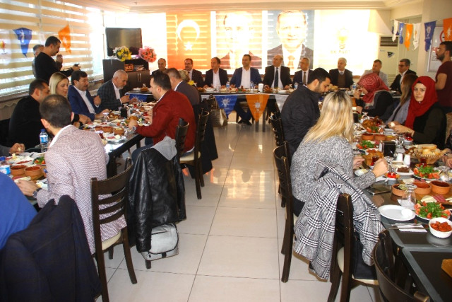 Edremit AK Parti'den Namzet Adaylarına Kahvaltı