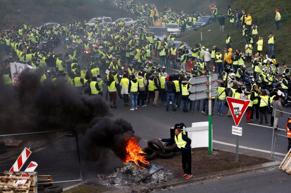 Fransa'daki mazot protestosu isyana dönüştü