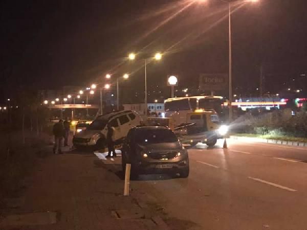 Giresun'da 'dur' ihtarına uymayan şoför polislere çarptı