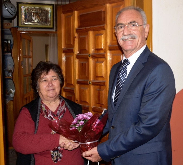 Başkan Kale Emekli Öğretmenleri Unutmadı