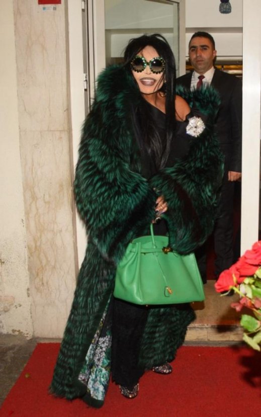 Bülent Ersoy 200 bin liralık kürküyle görüntülendi