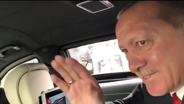 Erdoğan, Makam Aracında Bahçeli'nin Grup Konuşmasını İzlerken Görüntülendi