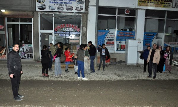 İran ’daki yer sarsıntısı Hakkari ’de de hissedildi