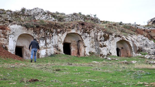 Roma dönemi mezarları gün yüzüne çıkarılıyor