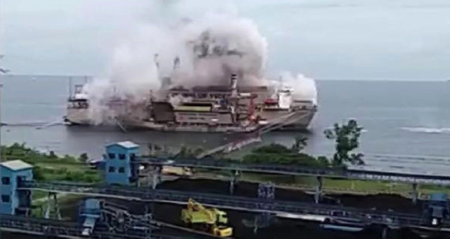 Türk Şirketin Endonezya’daki Enerji Gemisinde Patlama Meydana Geldi