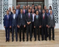 Vali Çeber Bütün Kadro Güneysu ’da. Ilk Muhtarlar Toplantısını yaptı.