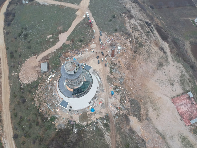 Dev Köroğlu Heykelinin Montajına Başlandı