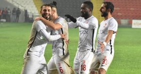 Balıkesirspor Nizamettin ’le Güldü!