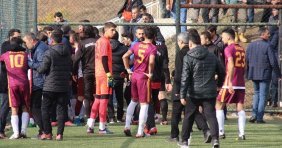 Elazığ ’da Yumruklar ve Kartlar Havada Uçuştu!